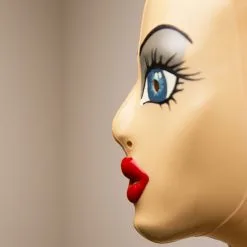 Feitico Latex Masker 'Dollmask' -C&B Toys Verkoopwinkel ft 03 02 puppenmaske side 1