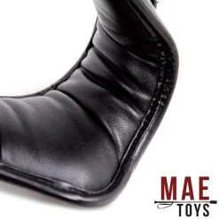 MAE-Toys Zwart Imitatie Lederen Anatomisch Gevormde Collar -C&B Toys Verkoopwinkel mae sm 011 mae toys black pu leather padded collar with leash 28059 2