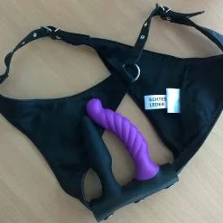 Saxos BDSM Toys Lederen Dubbele String- Slip- Of Strapon Adapter Voor Dildo En/of Buttplug -C&B Toys Verkoopwinkel os pa 02 leather double plug adapter 15525 1